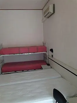 布斯格纳尼酒店 里米尼 3*,
